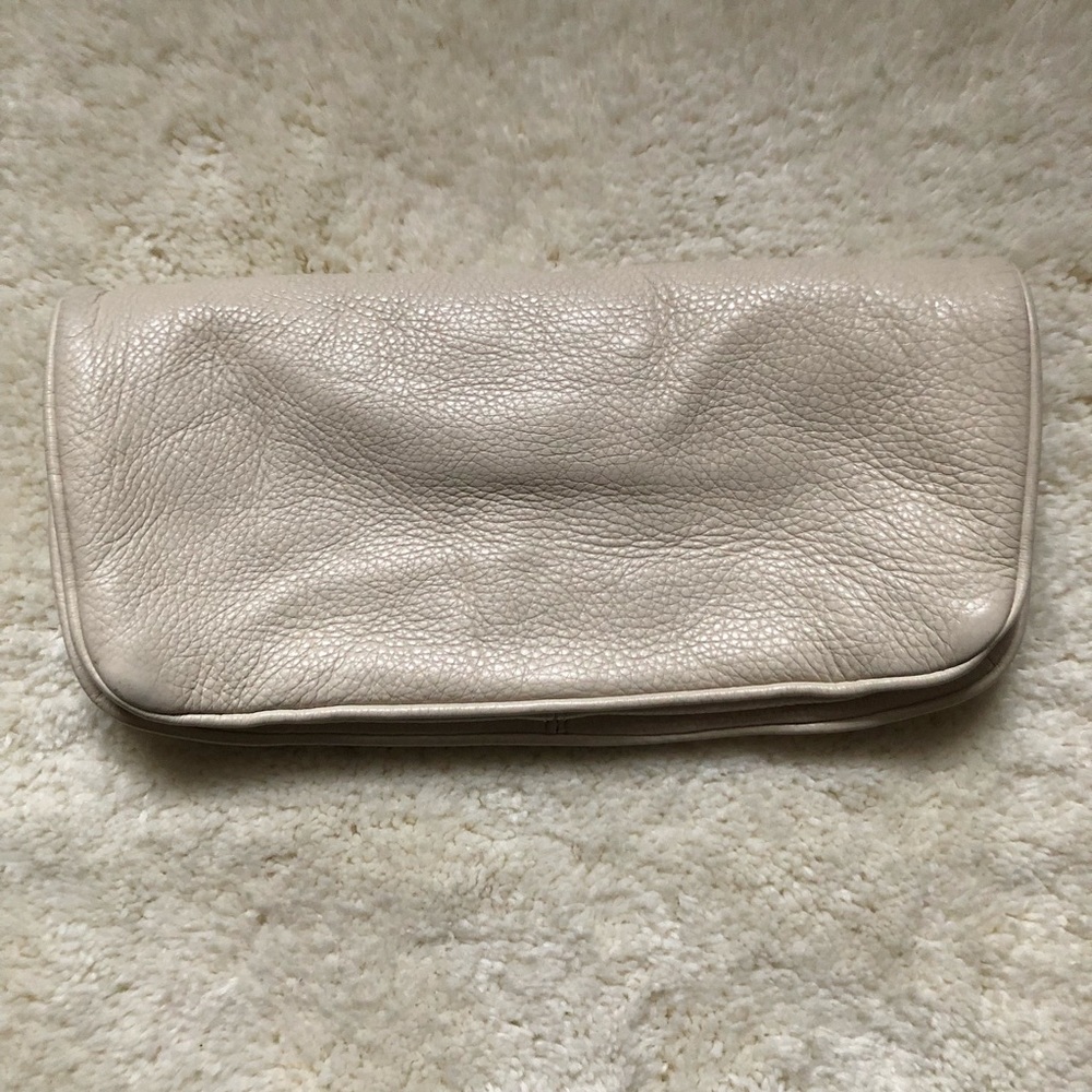 ✨HP!✨ Marc by Marc Jacobs | Pebbled leather clutch - Picture 2 of 8